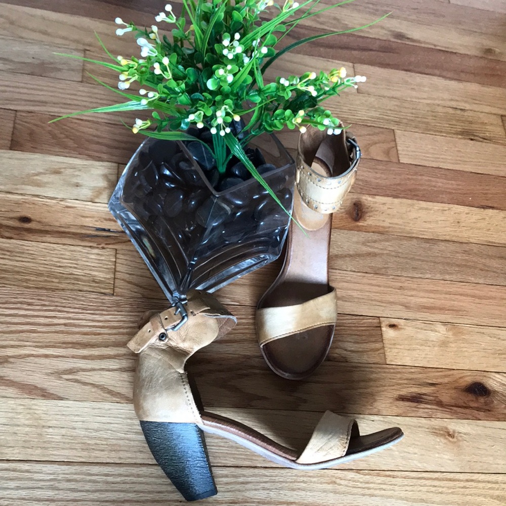Miz Mooz Verona Leather Rustic Cottage distressed chunky cone western 39 Sandals